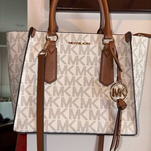 Michael Kors Crossbody
